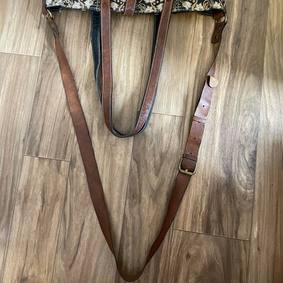 Patricia Nash Perugia Folklore tapestry and Leather Tote - Picture 9 of 10